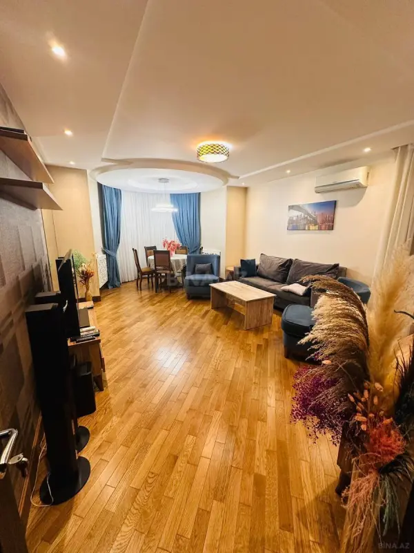 Kirayə verilir 2 otaqlı mənzil 90 m²