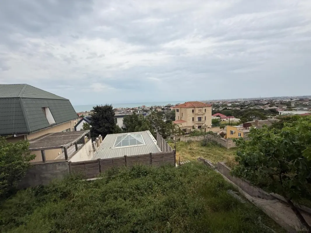 Satılır 5 otaqlı həyət evi 350 m²