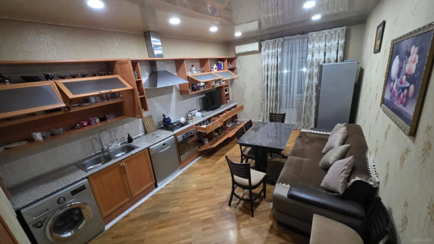 Kirayə verilir 2 otaqlı mənzil 90 m²
