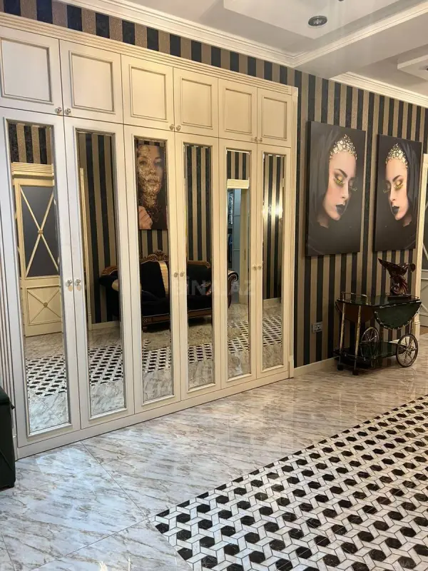 Satılır 4 otaqlı mənzil 170 m²