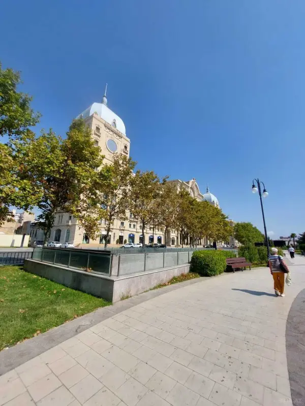 Kirayə verilir 4 otaqlı mənzil 176 m²
