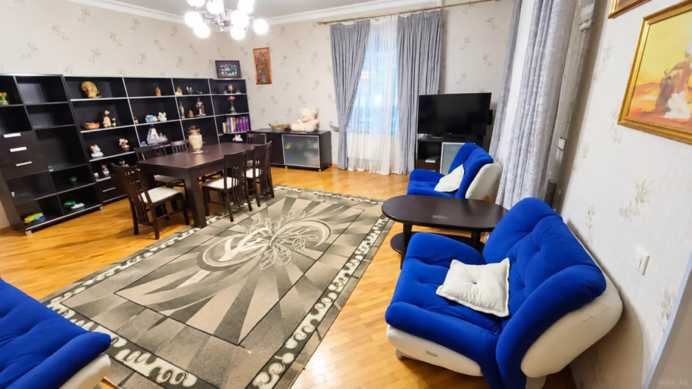 Kirayə verilir 2 otaqlı mənzil 114 m²