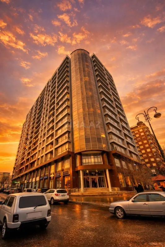 Satılır 3 otaqlı mənzil 138 m²