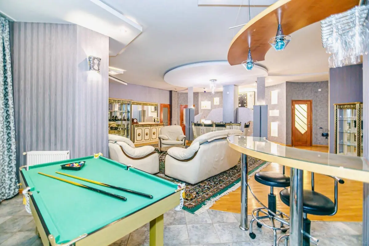 Kirayə verilir 3 otaqlı mənzil 181 m²