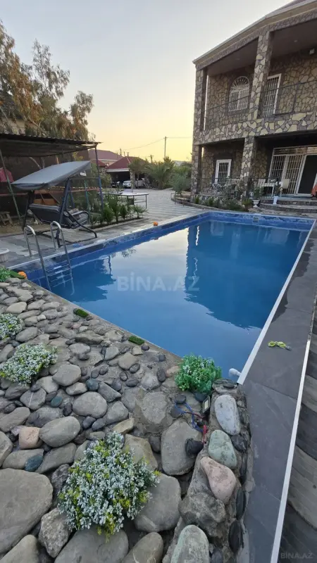 Satılır 7 otaqlı həyət evi 250 m²