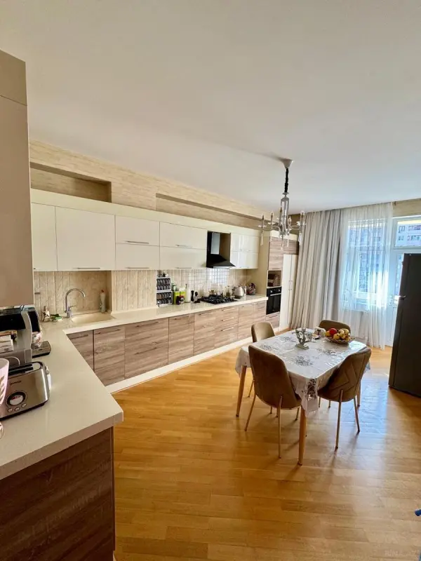 Satılır 3 otaqlı mənzil 140 m²