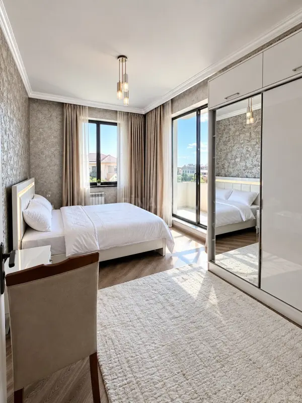 Satılır 5 otaqlı həyət evi 250 m²