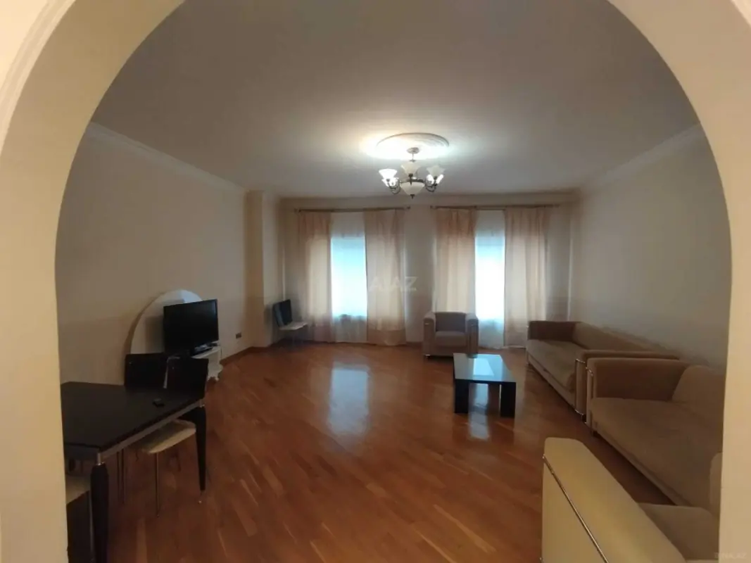 Kirayə verilir 3 otaqlı mənzil 140 m²