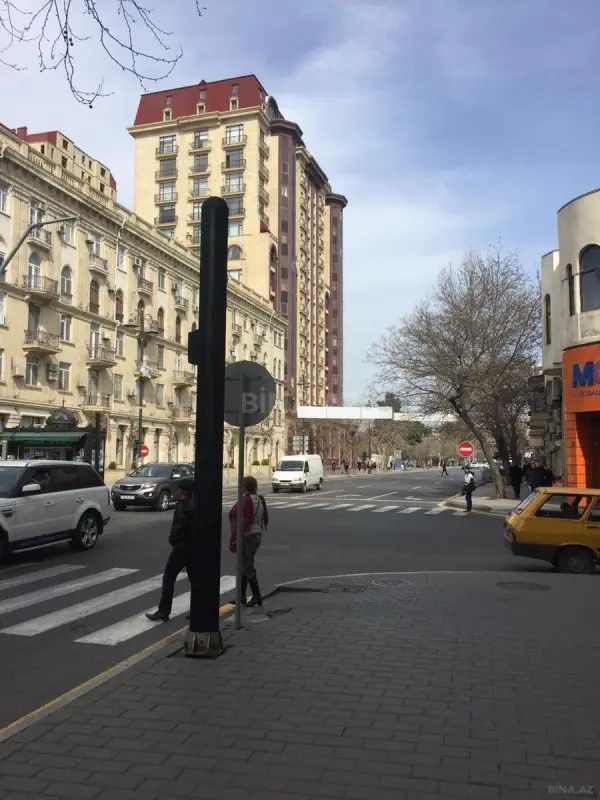 Satılır 3 otaqlı mənzil 146 m²
