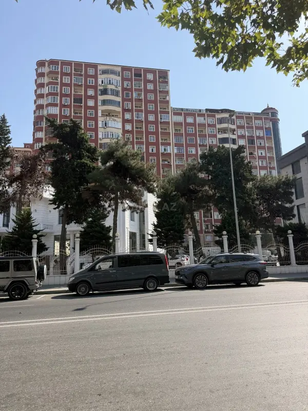 Kirayə verilir 4 otaqlı mənzil 160 m²