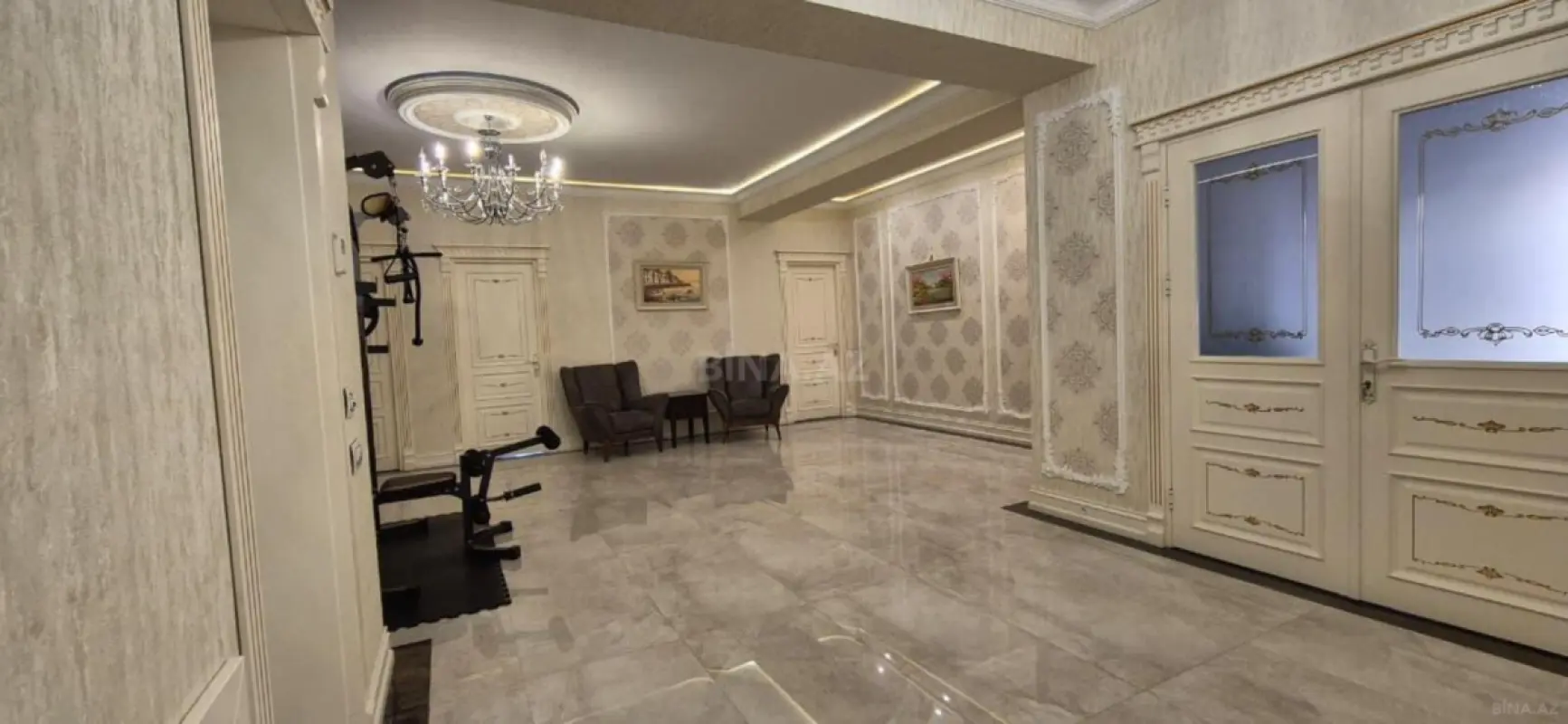 Satılır 4 otaqlı mənzil 290 m²