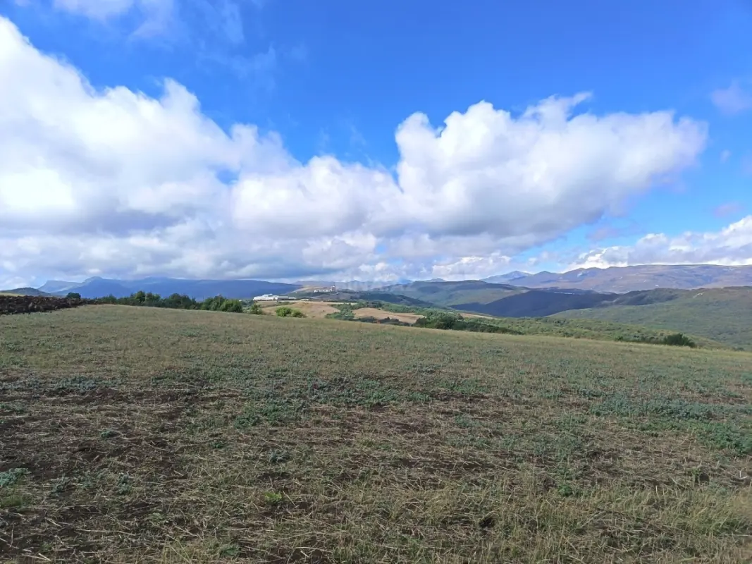 Satılır torpaq sahəsi 750 m²