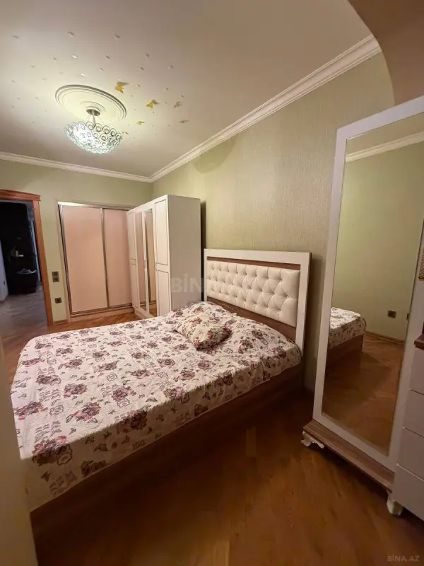 Kirayə verilir 2 otaqlı mənzil 100 m²
