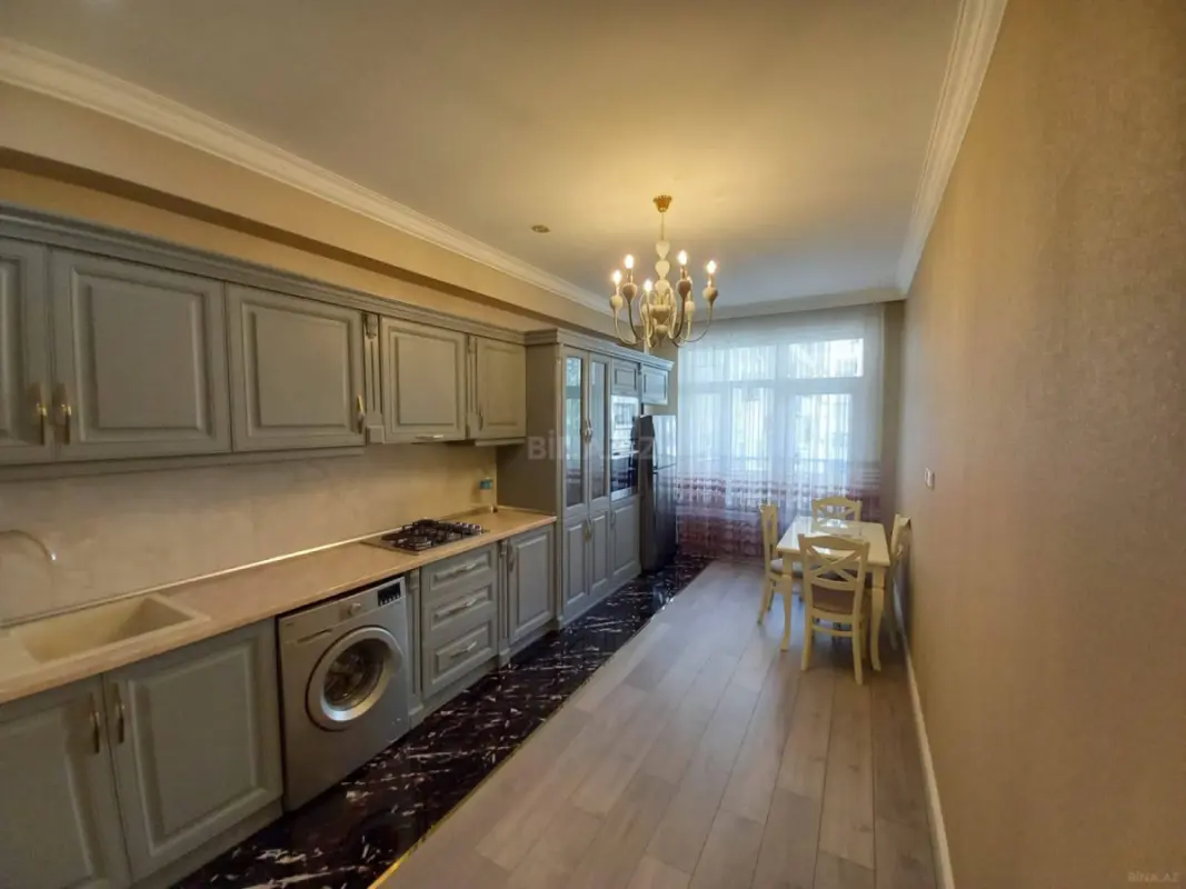 Kirayə verilir 3 otaqlı mənzil 176 m²