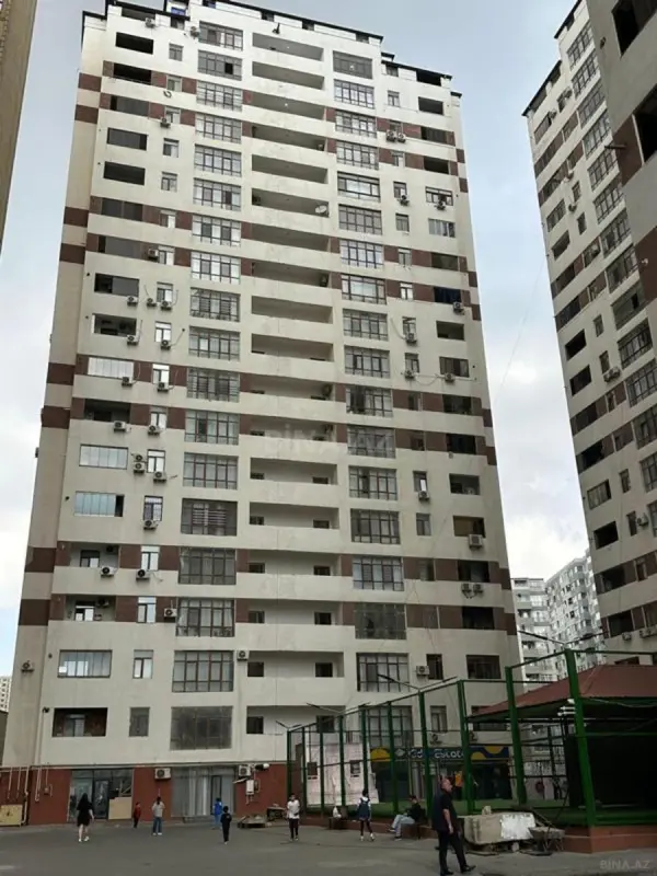 Satılır 4 otaqlı mənzil 180 m²