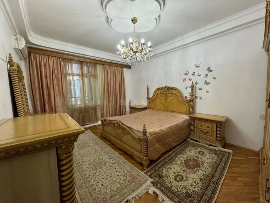 Kirayə verilir 4 otaqlı mənzil 130 m²