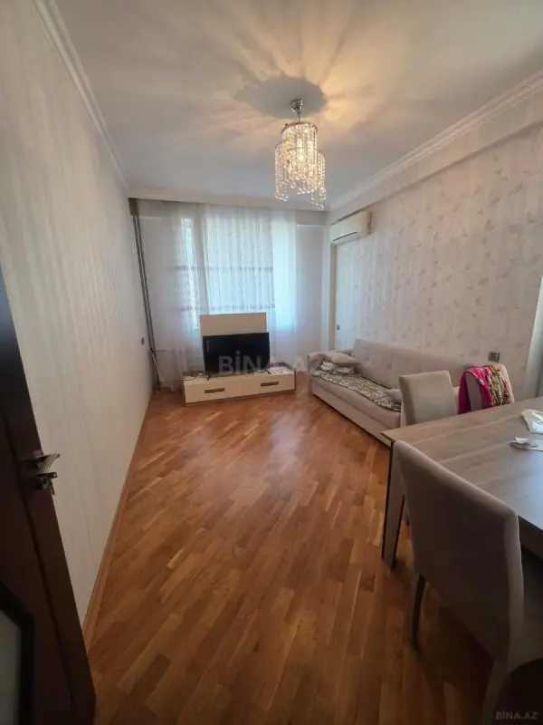 Kirayə verilir 2 otaqlı mənzil 80 m²
