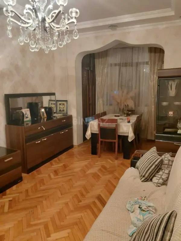Satılır 4 otaqlı mənzil 130 m²