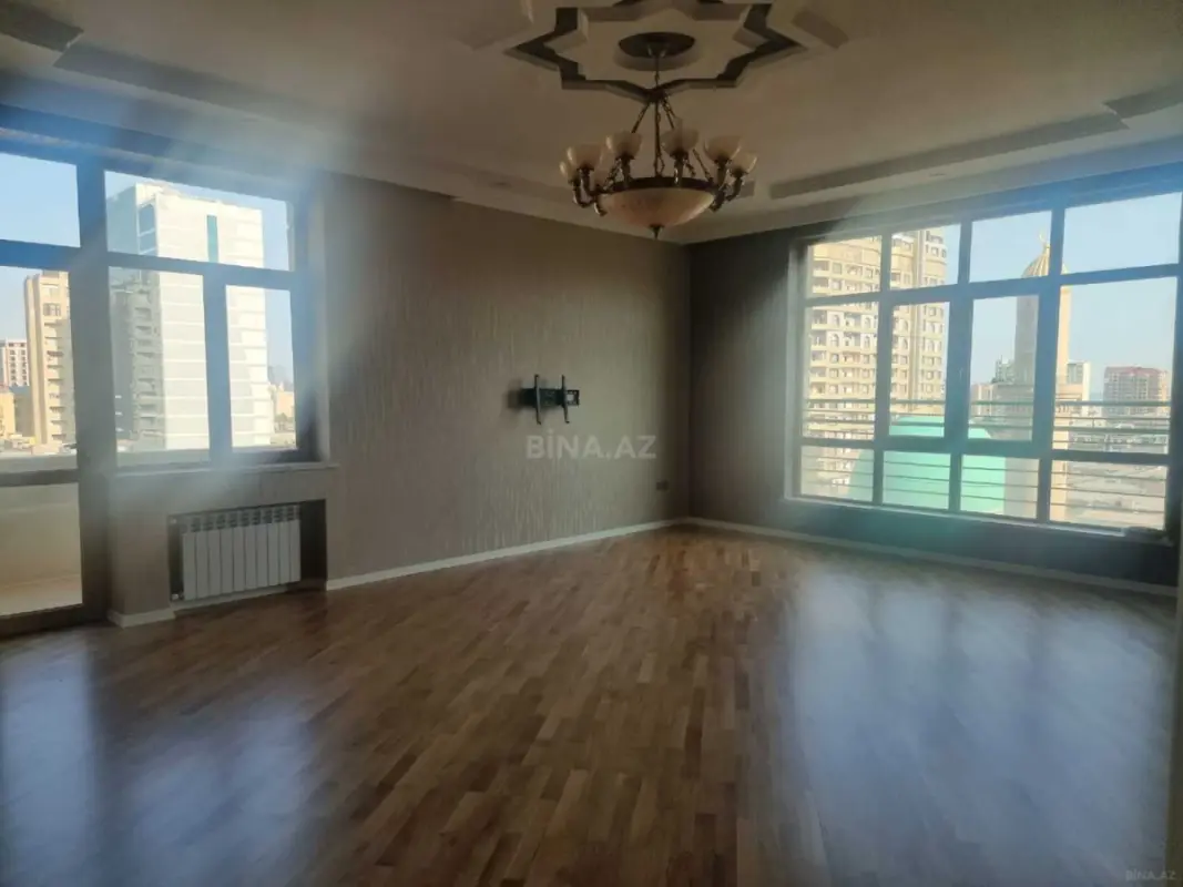 Satılır 4 otaqlı mənzil 218 m²