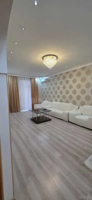 Kirayə verilir 2 otaqlı mənzil 110 m²