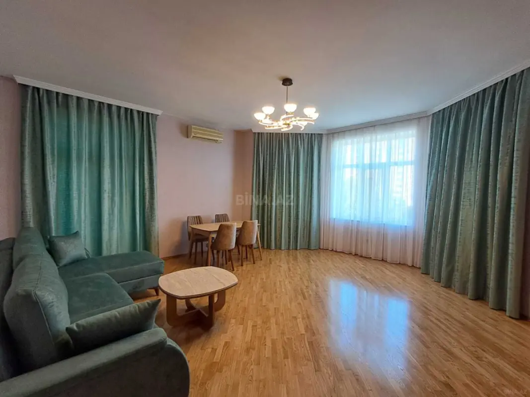 Kirayə verilir 2 otaqlı mənzil 107 m²