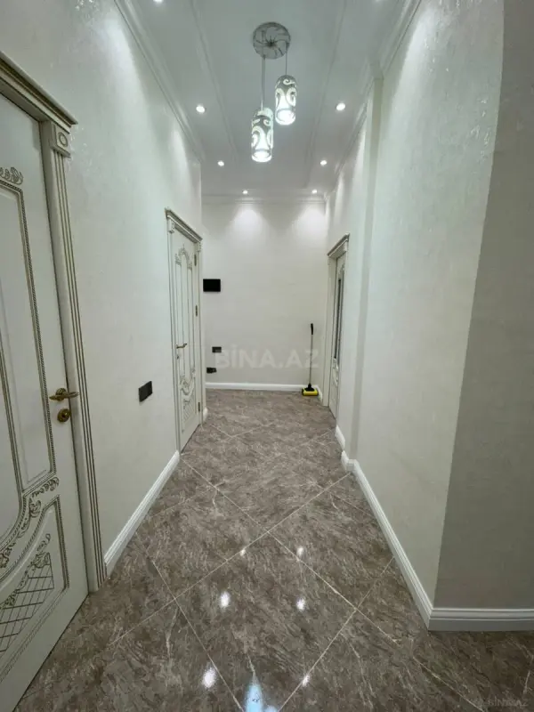 Satılır 3 otaqlı mənzil 115 m²