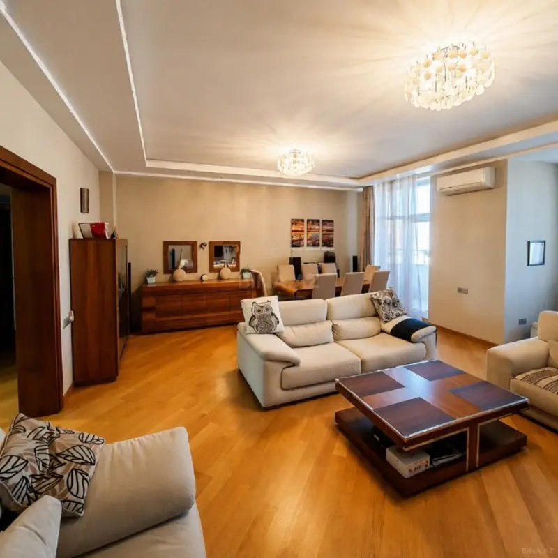 Satılır 4 otaqlı mənzil 160 m²