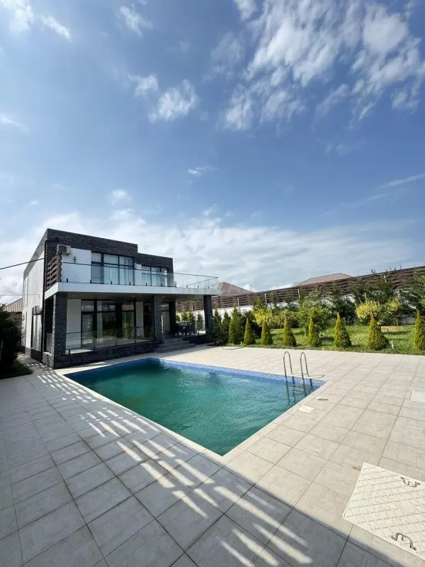 Satılır 5 otaqlı həyət evi 381 m²