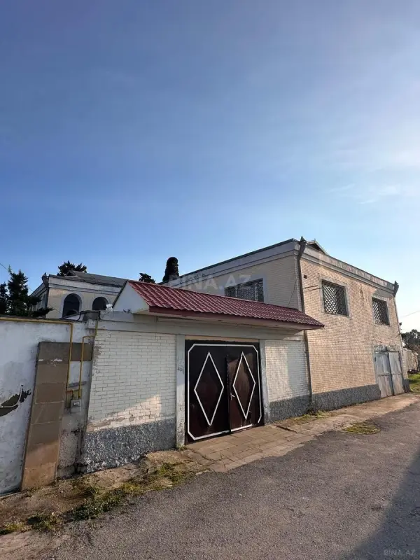 Satılır 6 otaqlı həyət evi 100 m²