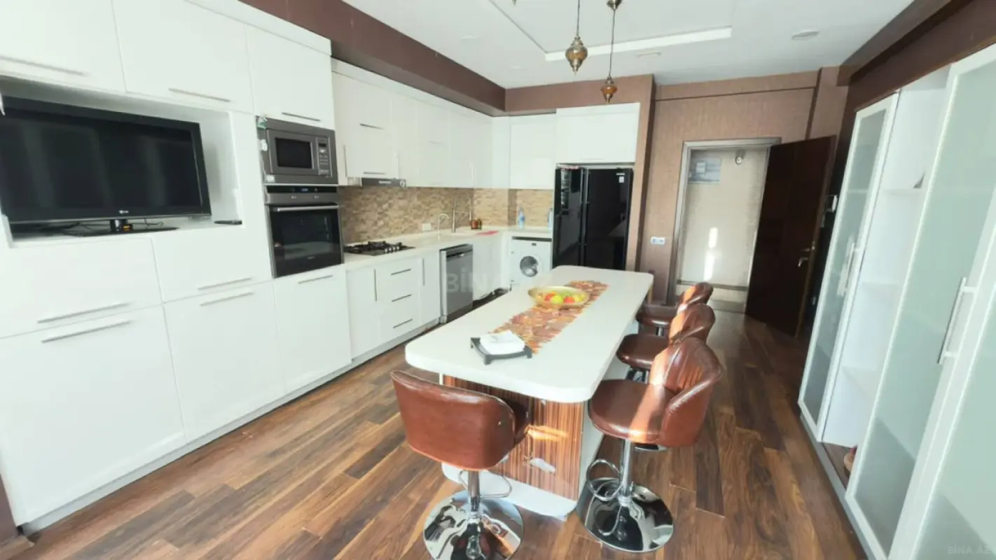 Kirayə verilir 4 otaqlı mənzil 200 m²