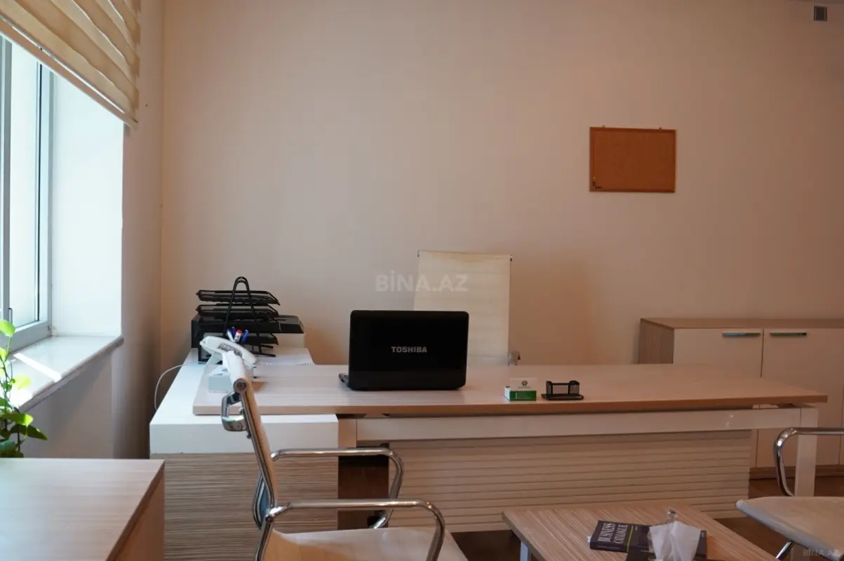 Kirayə verilir 14 otaqlı ofis 14000 m²