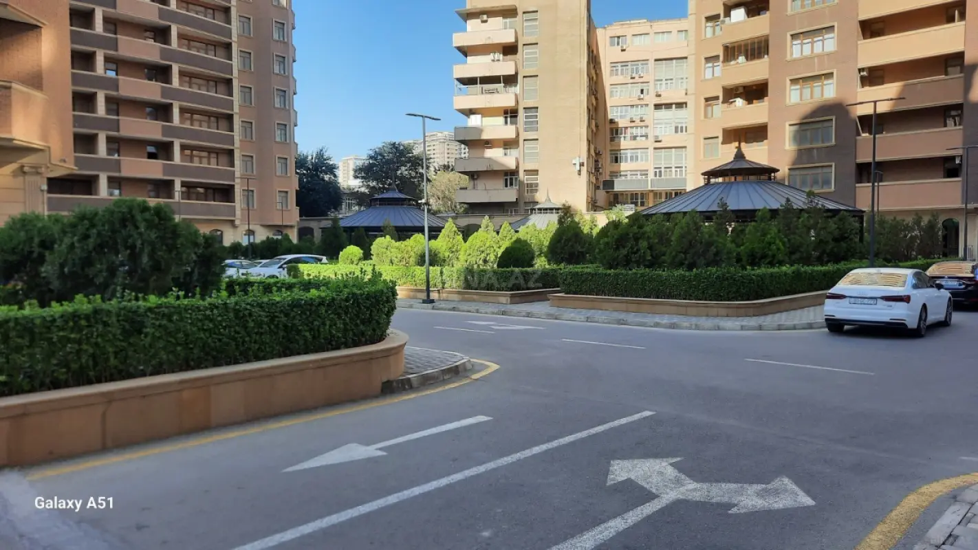Satılır 3 otaqlı mənzil 108 m²