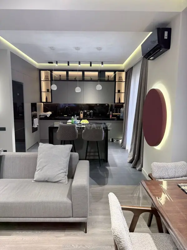 Satılır 3 otaqlı mənzil 132 m²