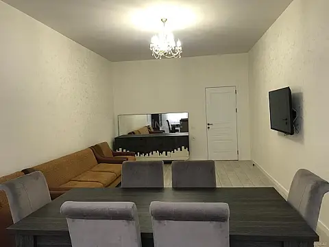 Kirayə verilir 2 otaqlı mənzil 67 m² — Bakı, İnşaatçılar 2 otaq 67.00 m²