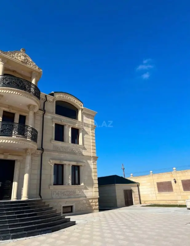 Satılır 10 otaqlı həyət evi 1000 m²