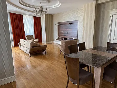 Satılır 4 otaqlı mənzil 200 m² — Bakı 4 otaq 200.00 m²