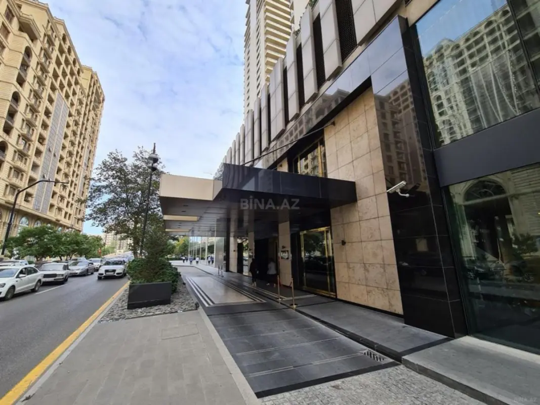 Satılır 3 otaqlı mənzil 180 m²