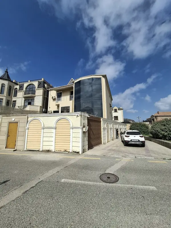 Kirayə verilir 7 otaqlı ofis 300 m²