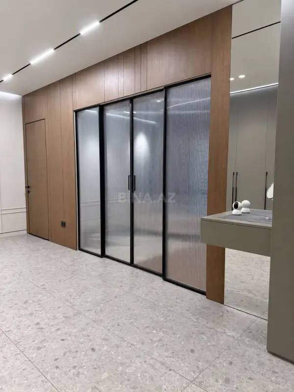 Satılır 4 otaqlı mənzil 147 m²