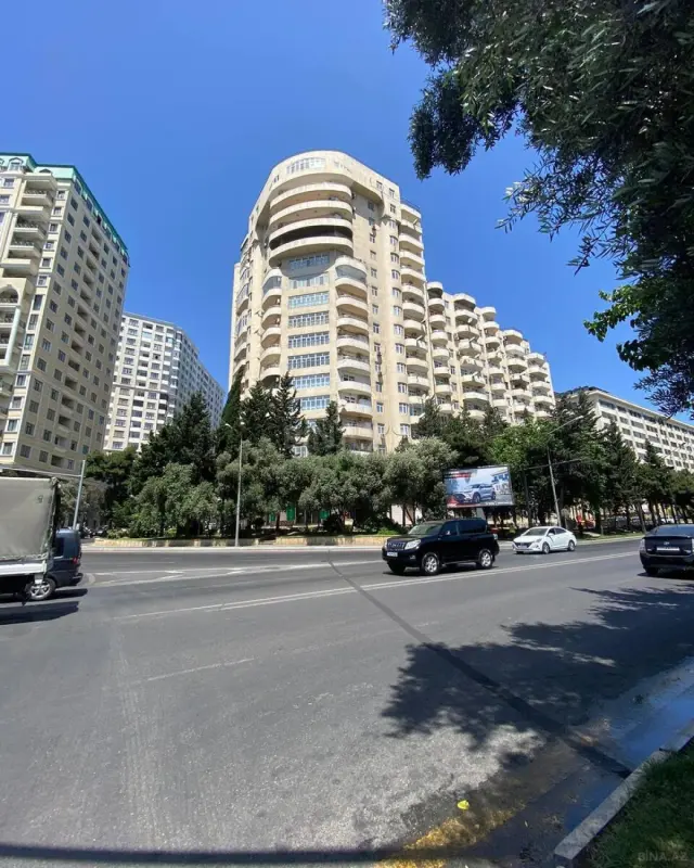 Satılır 3 otaqlı mənzil 148 m²