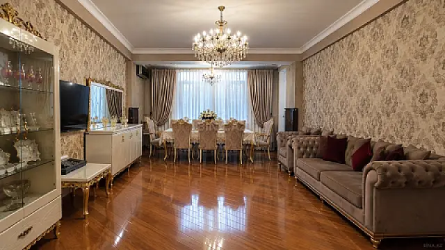 Satılır 4 otaqlı mənzil 190 m² — Bakı 4 otaq 190.00 m²