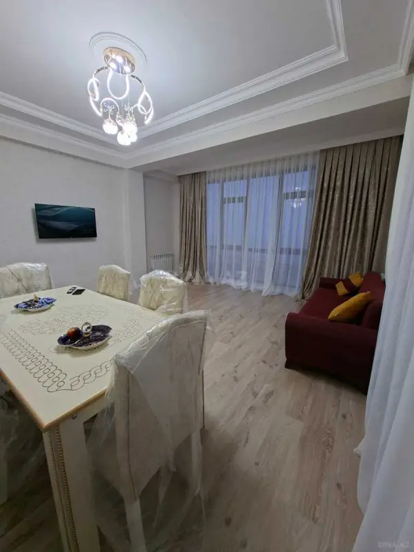 Kirayə verilir 2 otaqlı mənzil 95 m²