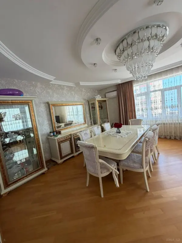 Satılır 3 otaqlı mənzil 135 m²