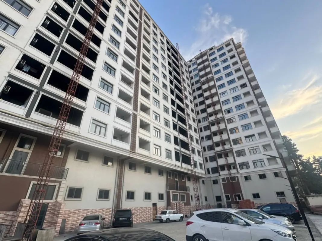 Satılır 3 otaqlı mənzil 93 m²