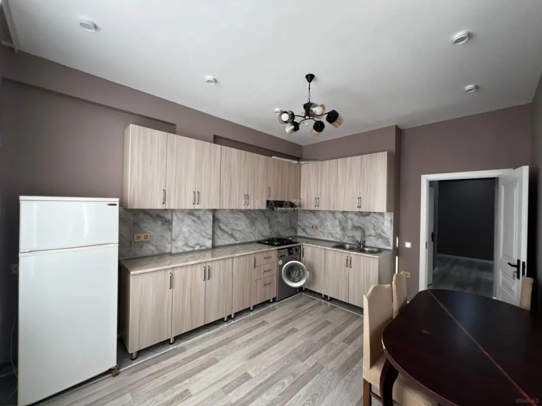 Kirayə verilir 2 otaqlı mənzil 85 m²