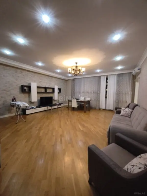 Kirayə verilir 3 otaqlı mənzil 170 m²