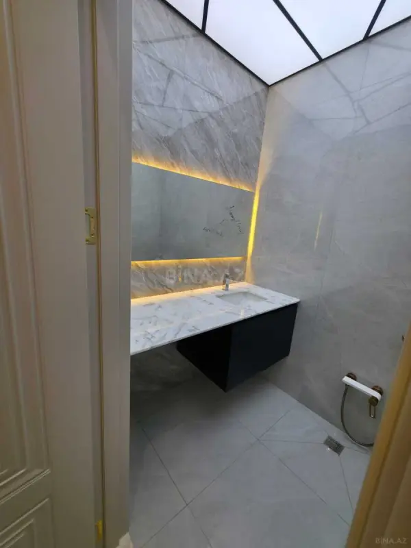 Satılır 3 otaqlı mənzil 121 m²