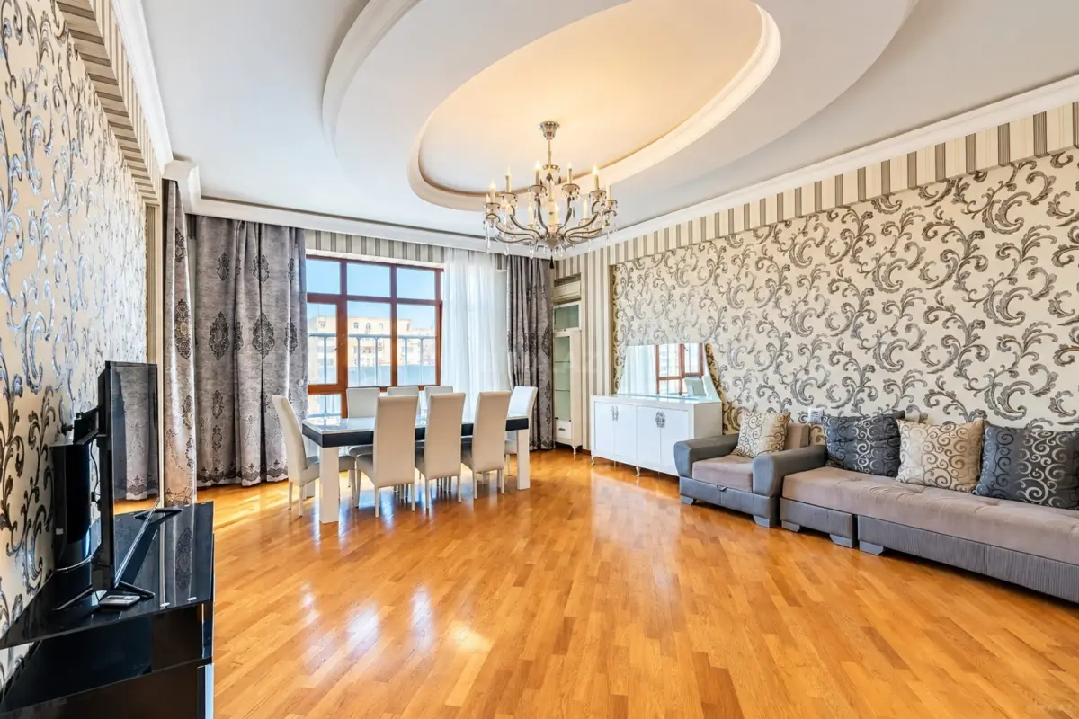 Kirayə verilir 3 otaqlı mənzil 135 m²