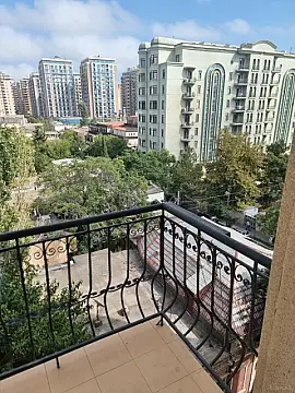 Kirayə verilir 3 otaqlı mənzil 130 m² — Bakı, Nizami 3 otaq 130.00 m²