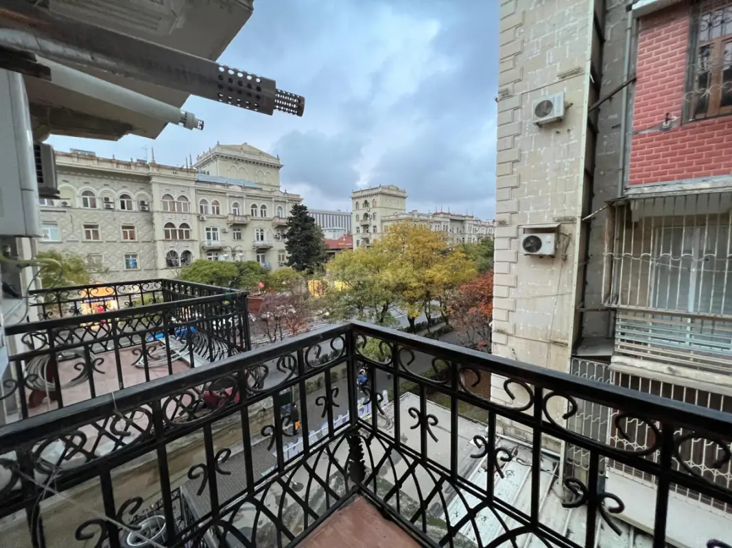 Satılır 1 otaqlı mənzil 42 m²